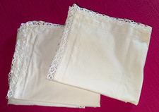 Paire de taies d'oreiller  pur coton  et bordure dentelle au fuseau   réf T142