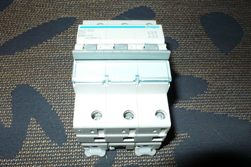 Disjoncteur triphase 20a - disjoncteur,