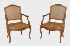 Paire de fauteuils style Louis