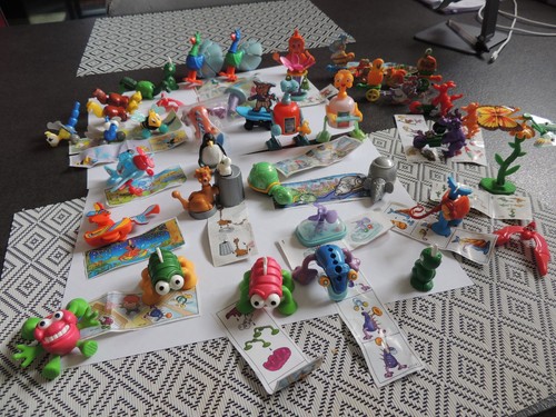 Lot figurines kinder - lot,