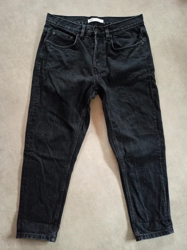 Beau jean noir - , presque