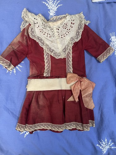 Belle robe ancienne poupee - robe,