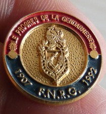 RARE PIN'S PUCELLE LE PROGRES