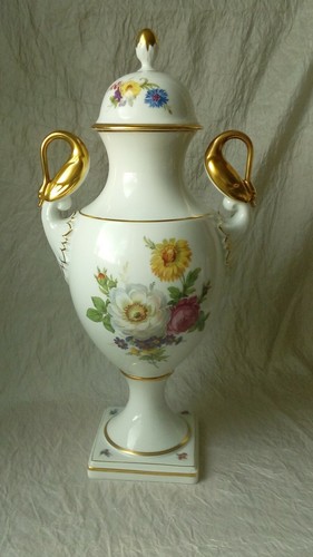 Pot couvert vase - urne, forme