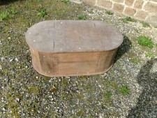 Ancien grand BAC-BAIGNOIRE en bois avec 2 ouvertures.