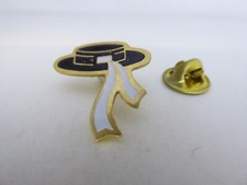 Pin's Pins Badge Pin - CHAPEAU
