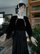 Costume traditionnel ancien de  Guémené sur Scorff avec coiffe en bon état