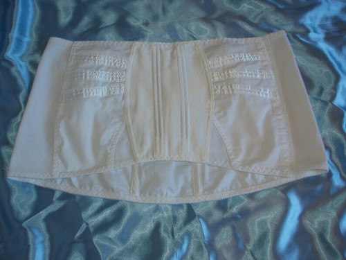 Gaine corset vintage blanc