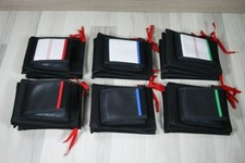 Lot de 19 portefeuilles neufs