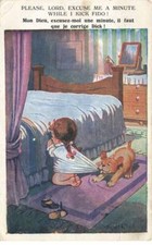 CHIENS AF#DC515 JEUNE FILLE PRIANT AU PIED DE SON LIT EMBETEE PAR SON CHIEN