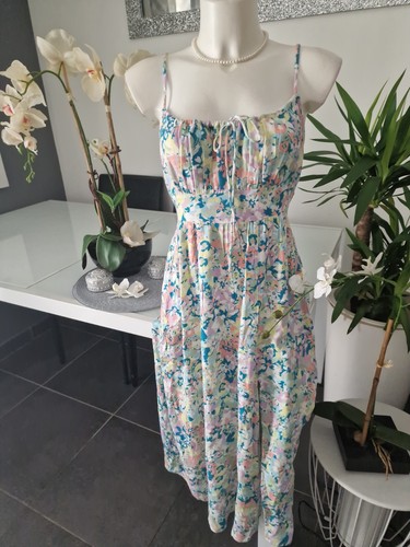 Une robe longue - longue, imprimée