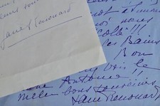 Jane Renouardt applaudit Simone Simon pour son retour sur les planches.