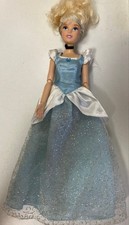 Robe bleu clair pour poupée