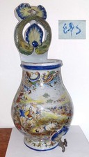 RARE CORPS DE FONTAINE FAIENCE DE NEVERS ?  ROUEN ? SCENE DE BATAILLE