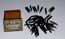 Boite ancienne Blanzy Poure Boulogne sur Mer / avec 50 plumes noires 808