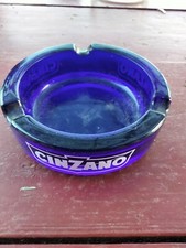 Cendrier CINZANO en verre bleu