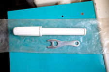 VINTAGE Pompe à Vélo a Main Mini de Collection 22cm 63gr. + Clé Cycle France