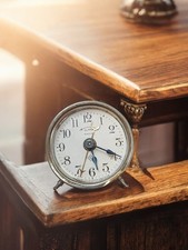 Réveil ancien à alarme