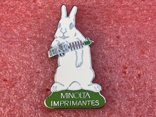 T34 Pins LAPIN MINOLTA IMPRIMANTE Armed Rabbit Printer Vintage Lapel pin badge