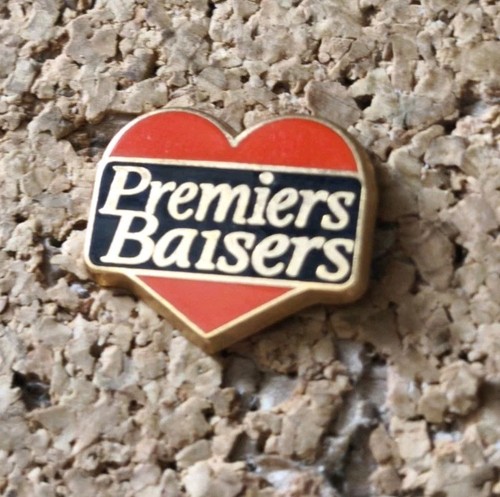 Pin premiers baisers récré - pin's,