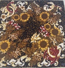 Chanel Paris Vintage carré foulard Chanel scarf 100% SILK