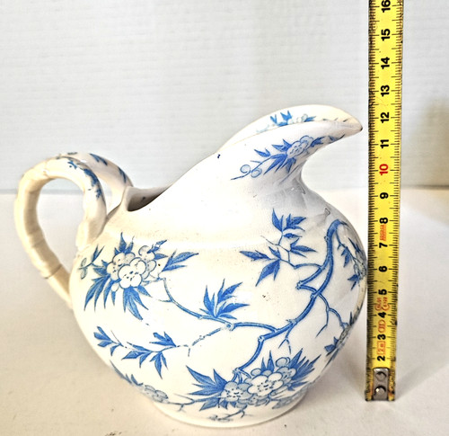 Ancien petit broc pot à - ancien, /