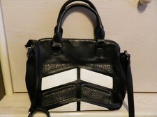 sac a main kookai noir et blanc porté 1 soirée 