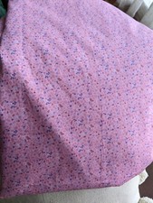 COUPE TISSU COTON FOND ROSE