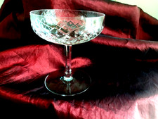 12 COUPES A CHAMPAGNE en CRISTAL Gravé Ancien  