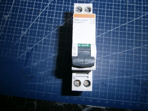 Disjoncteurs merlin gerin - merlin, dt40