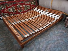 Lit Dunlopillo comprenant le cadre 140 X 190, le sommier se relève manuellement