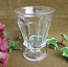 ANCIEN VERRE À PIED EN CRISTAL À FACETTES - H : 12,3 cm
