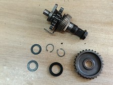 UN MECANISME DE KICK ARBRE PIGNON ECROU YAMAHA 125 DTR DT125R 4BL