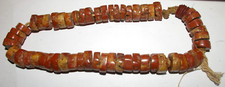 collier ethnique ancien en perles de  bauxite