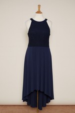 Élégante robe bleu marine