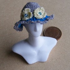 1:12 Échelle Femmes Gris Crochet Chapeau Tumdee Maison de Poupées Miniature T5