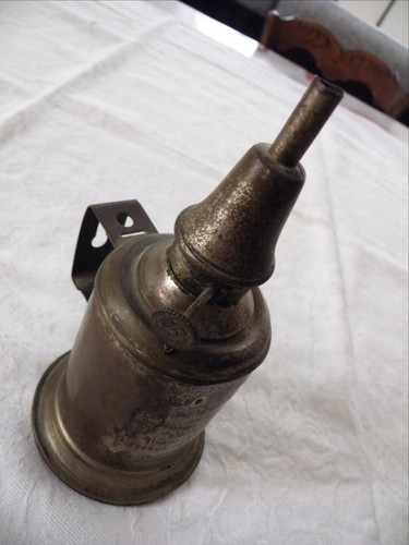 Vielle lampe pétrole - lampe, a