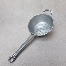 Petite Passoire Ancienne – Aluminium – Cuisine Rétro