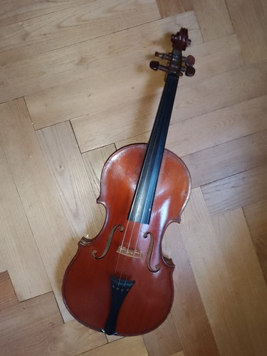 Ancien beau violon - et, entier