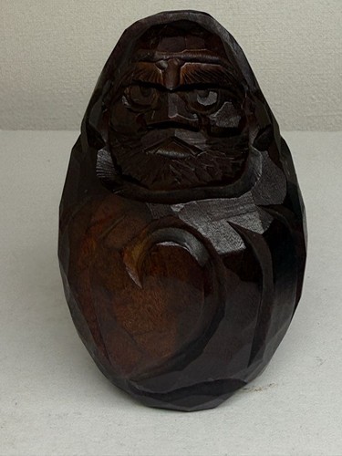 Figurine sculptée sur - , bois