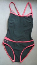 Maillot de bain 1 piece gris et rose. Nabaiji. Taille 14 / 15 ans