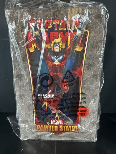 Bowen captain marvel - captain, statue