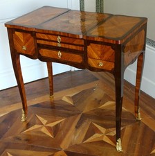 Coiffeuse en marqueterie -