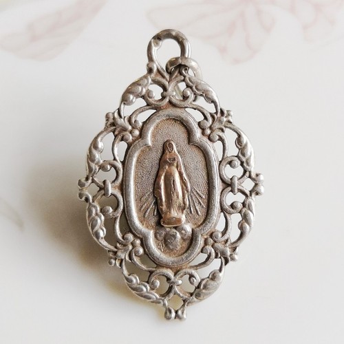 Ancien pendentif medaille