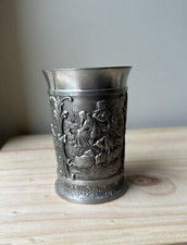 Timbale ancienne Tasse pot étain ciselé  poinçon Allemand SKS vintage décor 95%