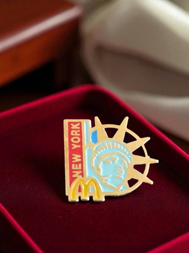 Pin publicitaire mcdonald - pin's,