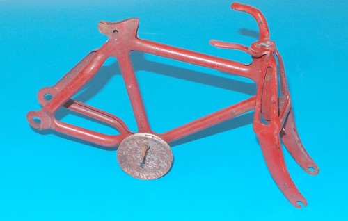 Triang jouet tôle ancien - -,