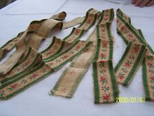 Ancien galon tapissier XIXème en lin. Beau décor de boutons de roses. N°303