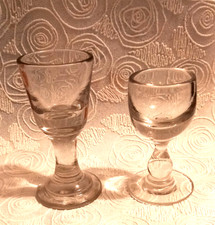 * 2 VERRES A LIQUEUR TROMPEURS