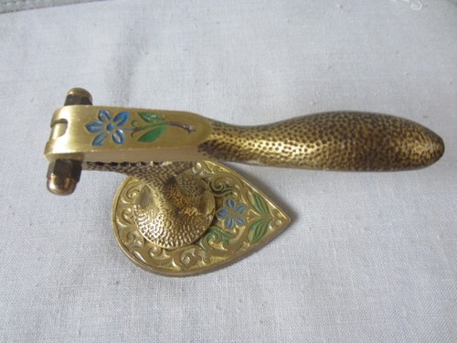 Casse noix ancien laiton - casse,